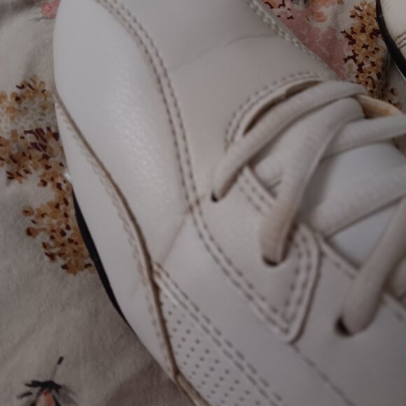 Fila women's 10 EU41.5 vintage white sneakers - Picture 14 of 14